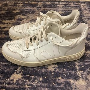 Veja sneaker size 10